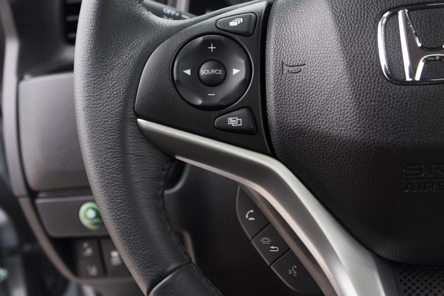 Детали интерьера Honda Fit 2017 года  (NA) (фото 33 из 50)